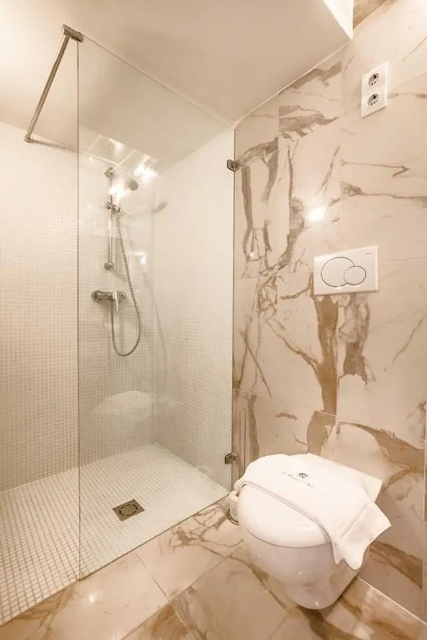 Jacuzzi Opera Suite Budapest Hungary