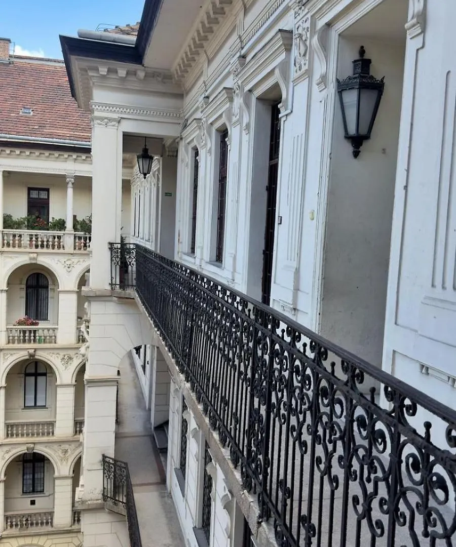 Jacuzzi Opera Suite Budapest